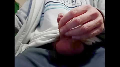 Snapshot of smallhairyuncut chatting on January 2025 08:44:01 PM Small Hairy Uncut online show from January 2025 08:44:01 PM