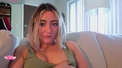 Snapshot of smexy_bun chatting on April 2026 10:16:01 PM Smexy online show from April 2026 10:16:01 PM