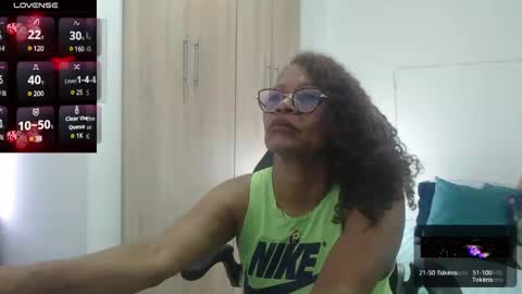 Snapshot of smilet_milf chatting on December 2024 01:18:02 PM Smileth online show from December 2024 01:18:02 PM