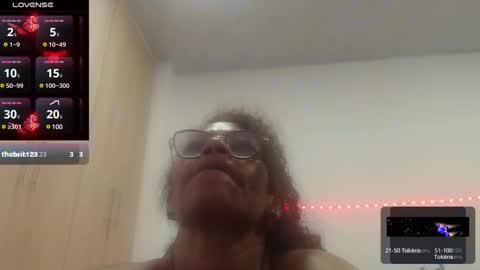 Snapshot of smilet_milf chatting on December 2024 05:14:01 PM Smileth online show from December 2024 05:14:01 PM