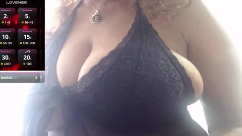 Snapshot of smilet_milf chatting on January 2025 01:32:02 PM Smileth online show from January 2025 01:32:02 PM