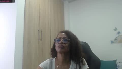 Snapshot of smilet_milf chatting on January 2025 11:56:02 AM Smileth online show from January 2025 11:56:02 AM