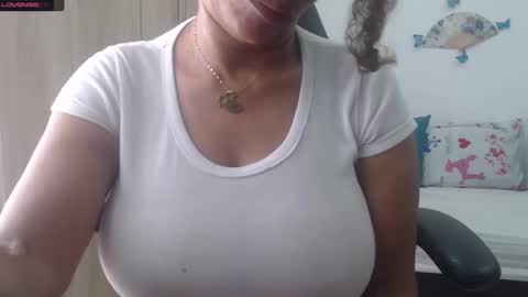 Snapshot of smilet_milf chatting on January 2025 06:14:01 PM Smileth online show from January 2025 06:14:01 PM