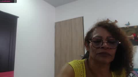 Snapshot of smilet_milf chatting on March 2025 04:13:02 PM Smileth online show from March 2025 04:13:02 PM