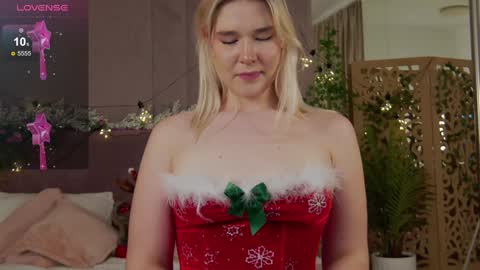 Snapshot of smiley_mia_ chatting on December 2024 11:25:02 AM Mia online show from December 2024 11:25:02 AM
