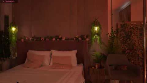 Mia online show from September 2025 05:11:01 AM