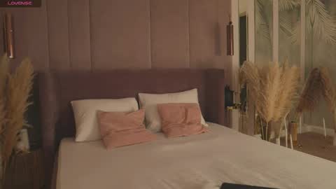 Mia online show from February 2026 05:11:02 AM