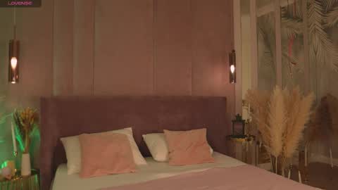 Mia online show from March 2026 05:13:01 AM