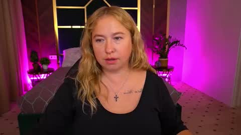 smilingladyy online show from September 2025 12:07:02 PM
