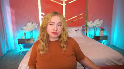 smilingladyy online show from September 2025 12:18:01 PM