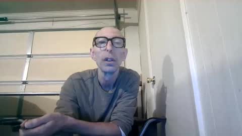 smoke-4-me online show from October 2025 05:42:01 PM