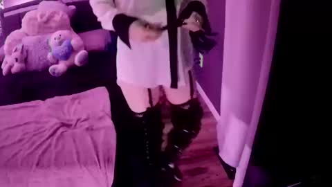 love bug online show from October 2025 04:45:01 AM