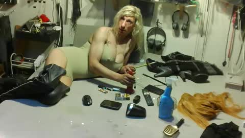 Snapshot of smokeslut365 chatting on May 2026 10:39:01 PM smokeslut365 online show from May 2026 10:39:01 PM