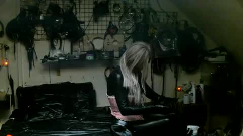 smokeslut365 online show from June 2026 02:12:01 AM