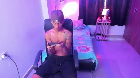 snak_master1 online show from November 2025 03:01:02 PM