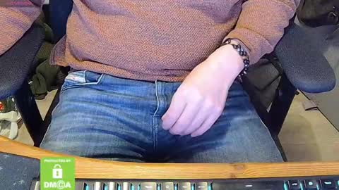 Sneakybill online show from February 2025 10:59:01 PM