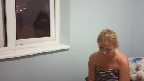 Snapshot of sneakylildevils chatting on May 2026 11:17:02 PM Sneakylildevils online show from May 2026 11:17:02 PM