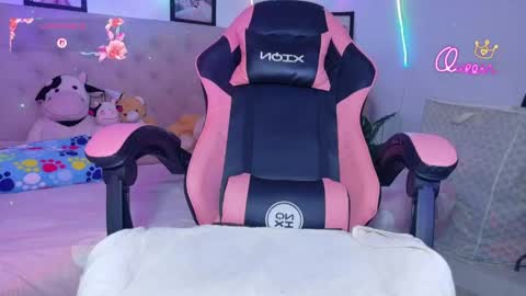 Hellen  online show from April 2026 09:43:01 PM