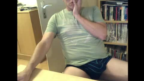Snapshot of sneaxfreund chatting on May 2026 11:10:01 PM sneaxfreund online show from May 2026 11:10:01 PM