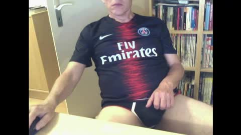 Snapshot of sneaxfreund chatting on May 2026 01:10:02 AM sneaxfreund online show from May 2026 01:10:02 AM