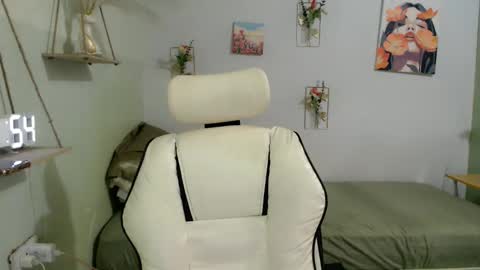 snow_2000 online show from October 2025 03:29:01 AM