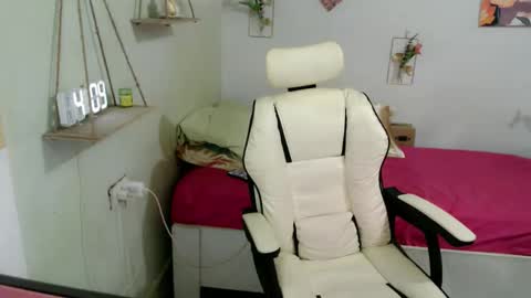 snow_2000 online show from January 2026 12:07:02 PM