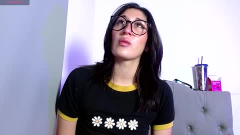 IG     OF red moonn online show from November 2025 03:39:01 AM