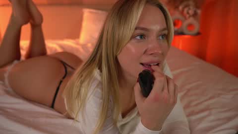 Snapshot of snow_is_falling chatting on January 2025 04:29:02 PM Candice Snow online show from January 2025 04:29:02 PM