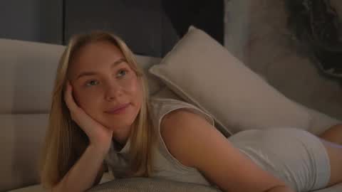 Snapshot of snow_is_falling chatting on March 2025 12:36:02 PM Candice Snow online show from March 2025 12:36:02 PM