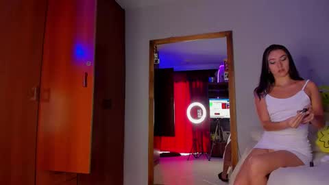 snowbabyxox online show from February 2025 03:58:02 PM