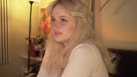Snapshot of snowflakeskitty chatting on July 2026 05:33:01 AM Ellie online show from July 2026 05:33:01 AM