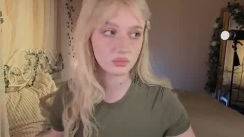 Snapshot of snowflakeskitty chatting on July 2026 05:27:01 AM Ellie online show from July 2026 05:27:01 AM