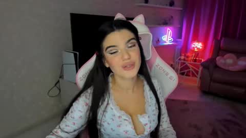 snowingwinter online show from October 2025 07:34:01 PM