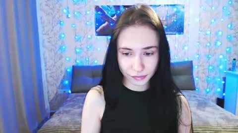 SnowWhate 00 online show from April 2026 05:01:02 PM