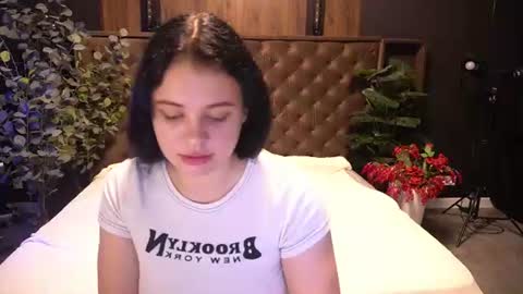 Snapshot of snowwhite_bella chatting on July 2026 07:41:02 PM snowwhite_bella online show from July 2026 07:41:02 PM