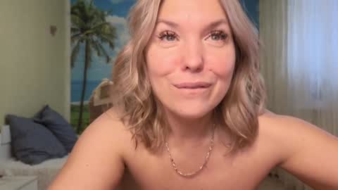 Snapshot of soaring_love chatting on December 2024 07:37:01 AM Masha online show from December 2024 07:37:01 AM