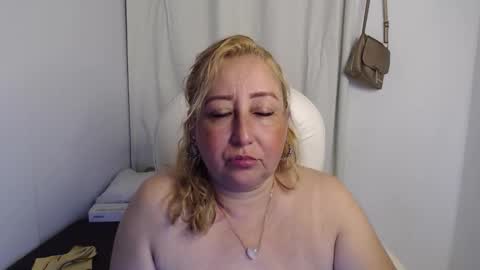 Snapshot of soffi_hott chatting on October 2025 11:03:02 PM soffi_hott online show from October 2025 11:03:02 PM