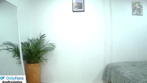 soffi_rousel_ online show from February 2025 05:07:02 PM