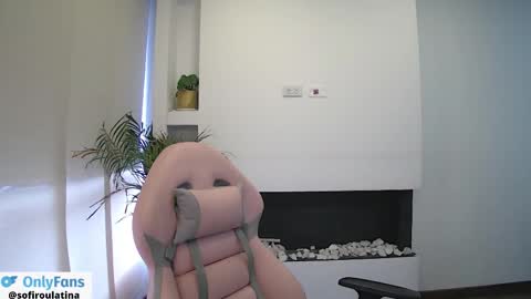 soffi_rousel_ online show from February 2026 03:21:02 PM