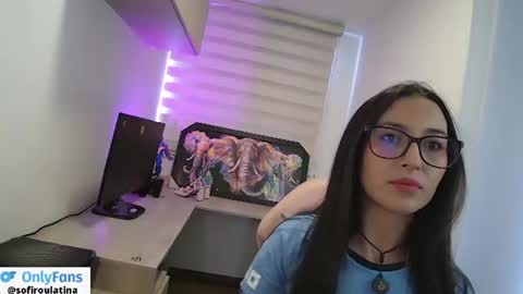 Snapshot of soffi_rousel_ chatting on June 2026 05:28:01 PM soffi_rousel_ online show from June 2026 05:28:01 PM