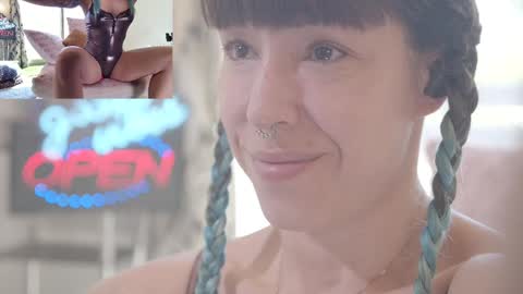 Sofi Mora online show from September 2025 01:24:02 PM