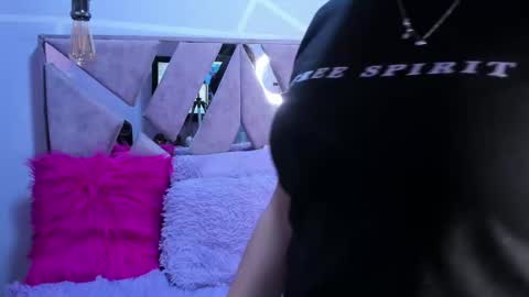 Sofi Noa online show from September 2025 11:55:01 AM