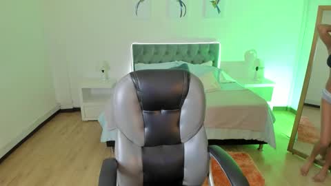 sofia_collen_ online show from October 2025 08:04:01 PM