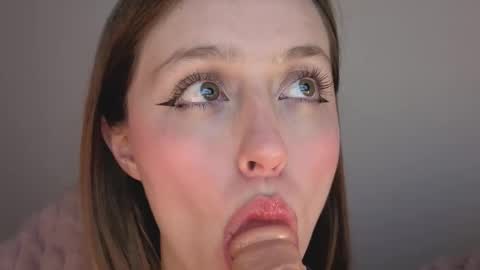     online show from December 2025 03:44:01 AM