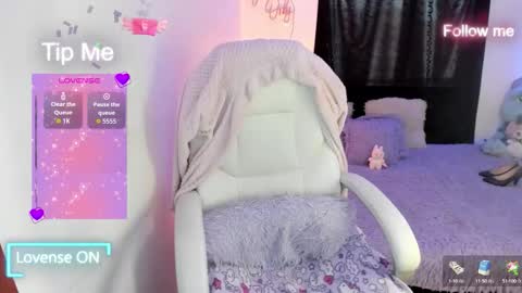 Sofia Thomson online show from September 2025 11:22:02 AM