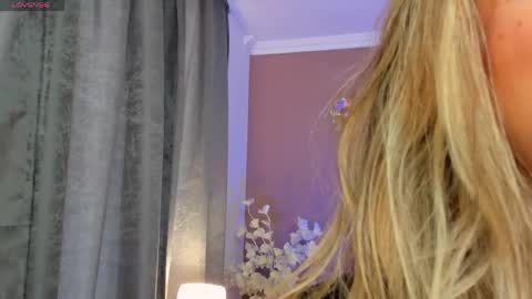 sofia_velvetx online show from April 2026 07:29:02 PM