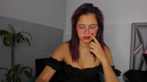 Snapshot of sofia_villareal chatting on September 2025 11:56:01 AM Sofa online show from September 2025 11:56:01 AM
