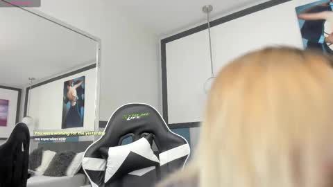 Snapshot of sofiaa_morris chatting on October 2025 07:10:02 PM Sofia online show from October 2025 07:10:02 PM