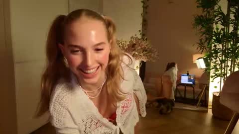 Sofia online show from October 2025 04:53:02 PM