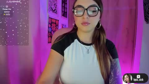 Snapshot of sofiacarti_ chatting on July 2026 04:19:02 AM online show from July 2026 04:19:02 AM
